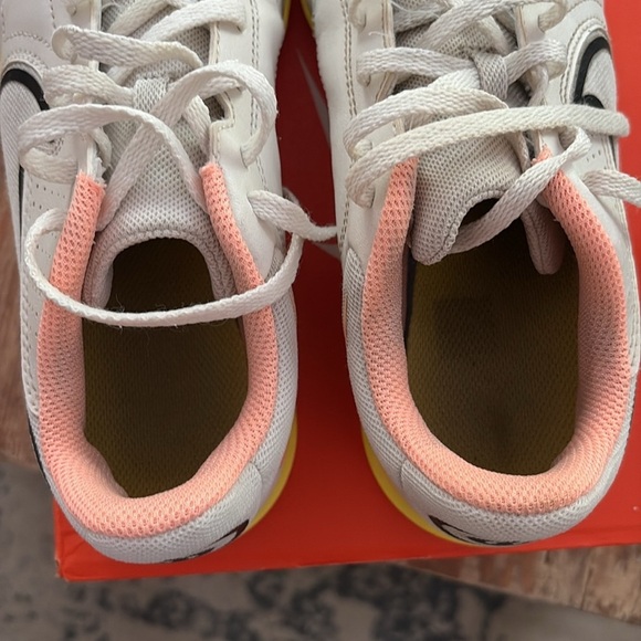 Nike Tiempo Indoor Soccer Shoes boys size 3.5Y - Picture 6 of 7